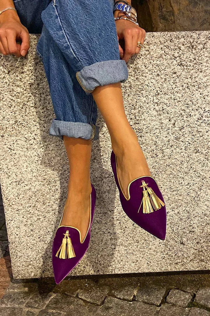 LOAFERS WITH ELEGANT TASSELS