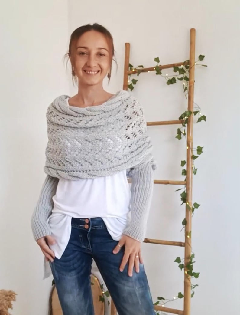 Eleonora - Scarf With Sleeves
