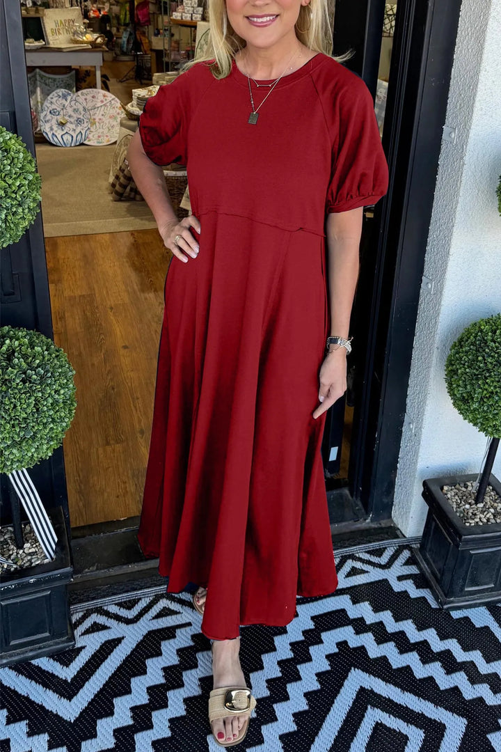 Elegant maxi dress with puff sleeves and a round neckline