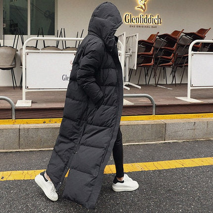 Women's extra-long quilted coat with a hood and windproof thermal insulation