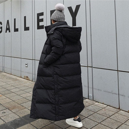 Women's extra-long quilted coat with a hood and windproof thermal insulation