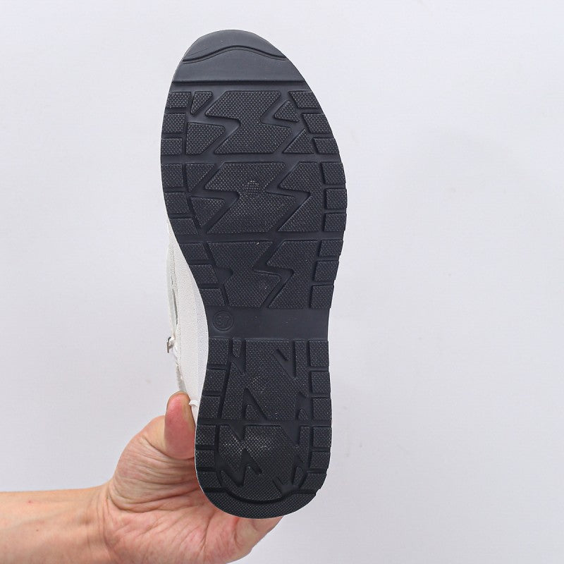 Light wedge sandals with side zip for ultimate comfort