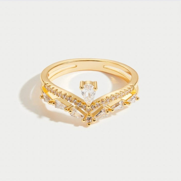 Valeria - Elegant Crystal Ring