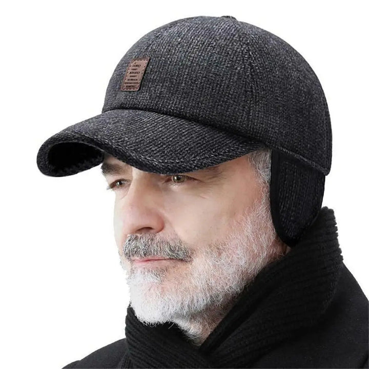 Klassische Wintermütze mit Ohrenschutz und Snapback-Design