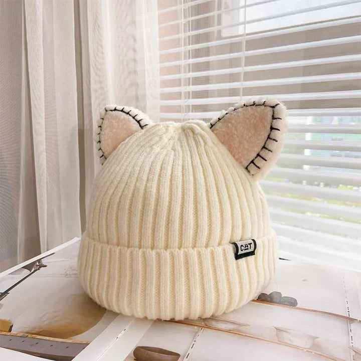 Gestrickte Wintermütze mit Katzenohren von PurrWarm