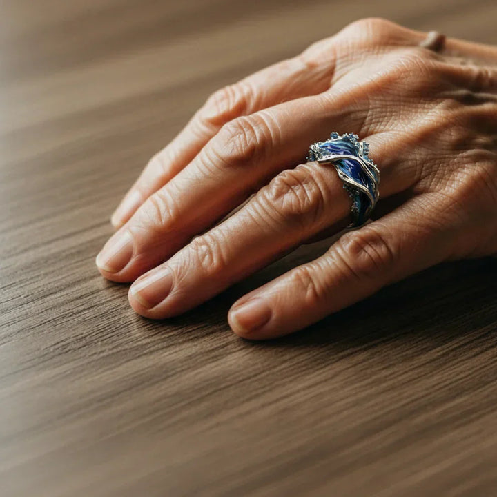 Retro Gold Ring with Wave Design