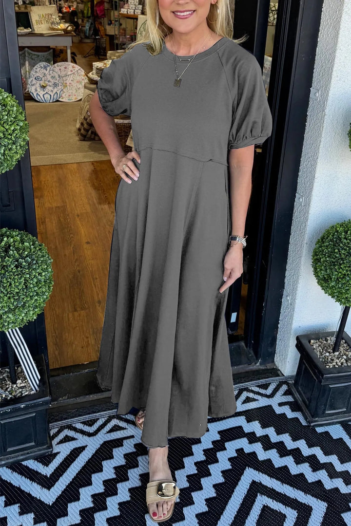 Elegant maxi dress with puff sleeves and a round neckline