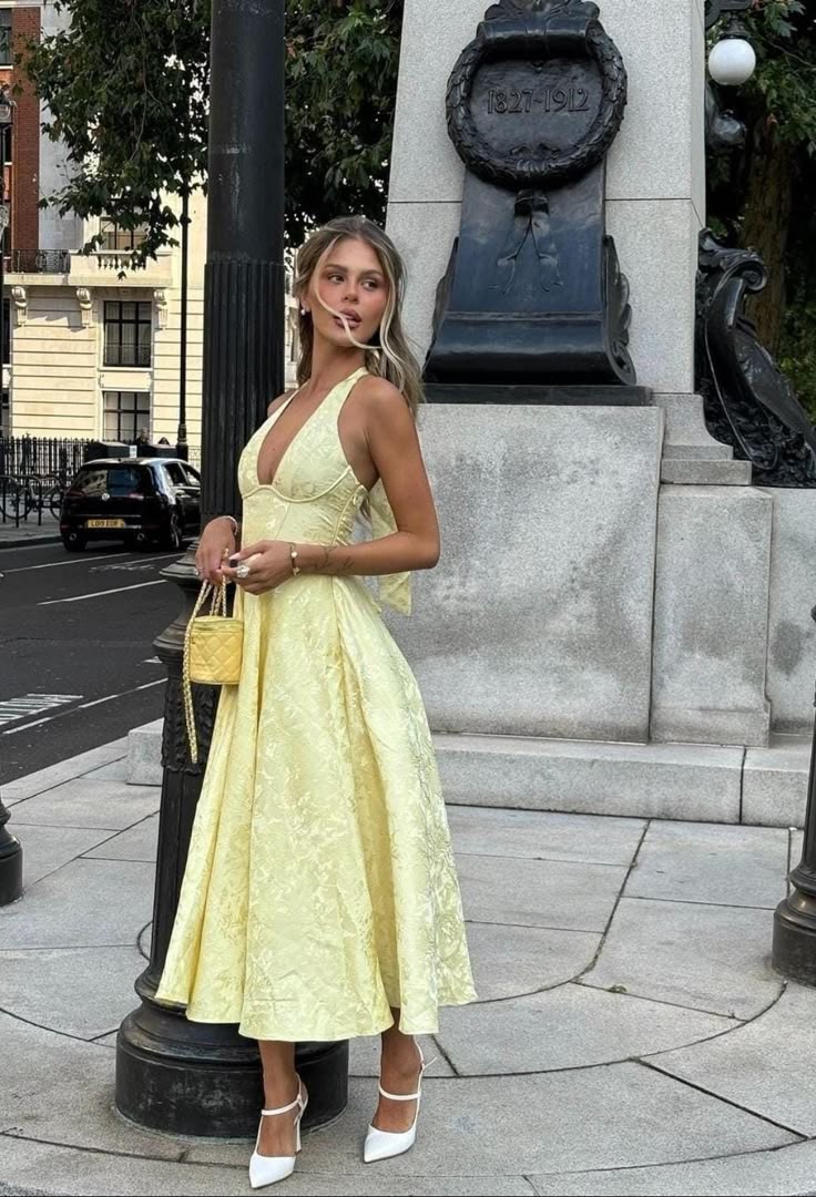 Niamh - Elegant Embroidered Sleeveless Deep V-Neck Dress