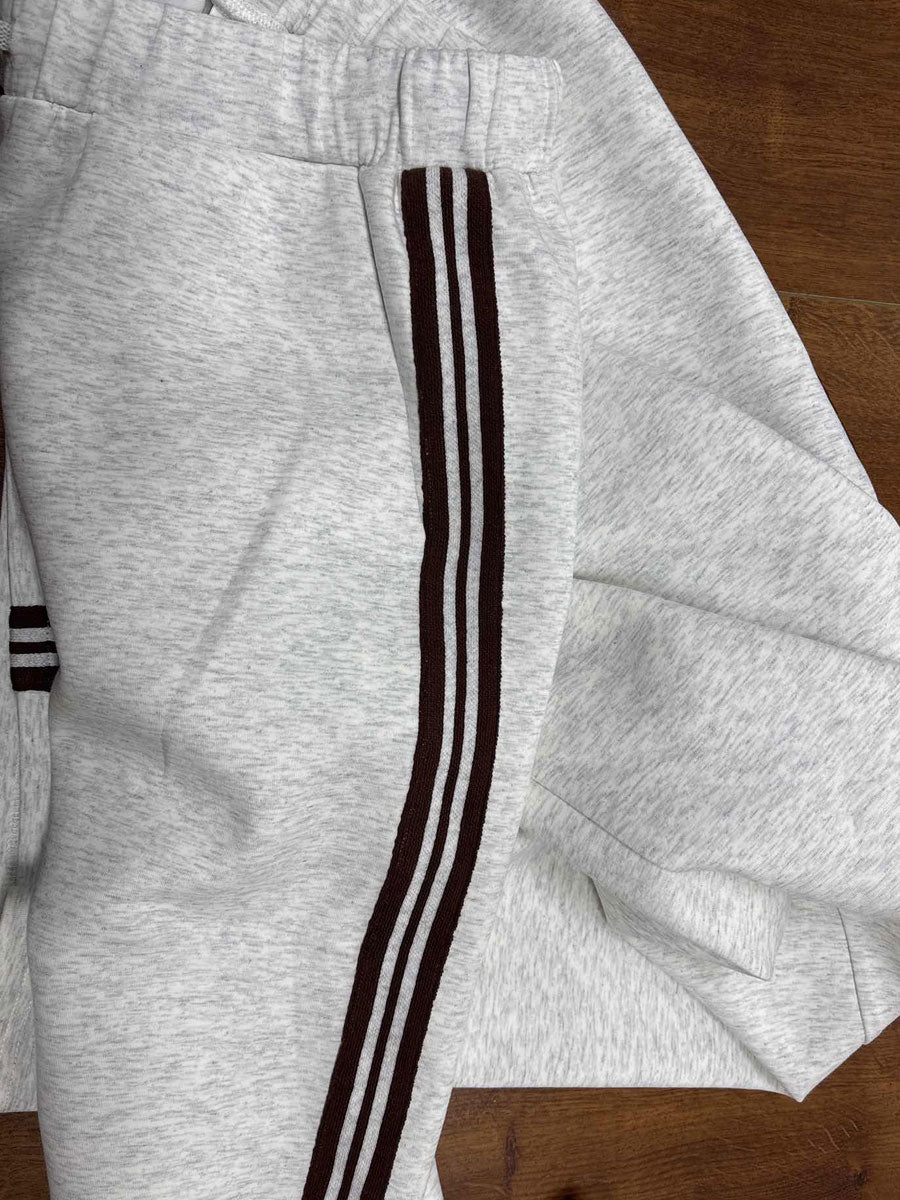 Vintage-Inspired Gray and White Half-Zip Sweatshirt with Wide-Leg Pants Set