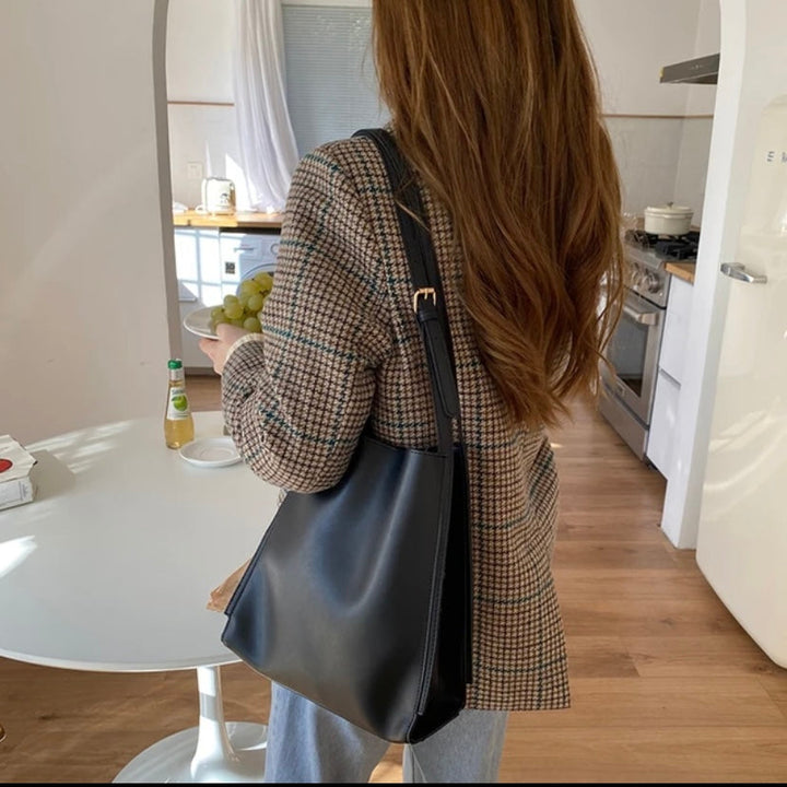 Antoinette - Elegant Bag for Everyday Use