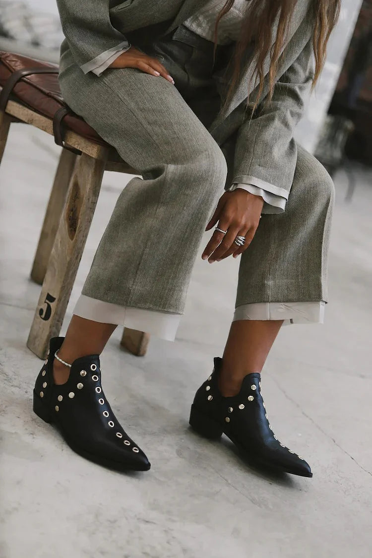 POINTED DECORATIVE ANKLE BOOT