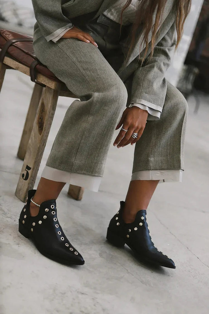 POINTED DECORATIVE ANKLE BOOT