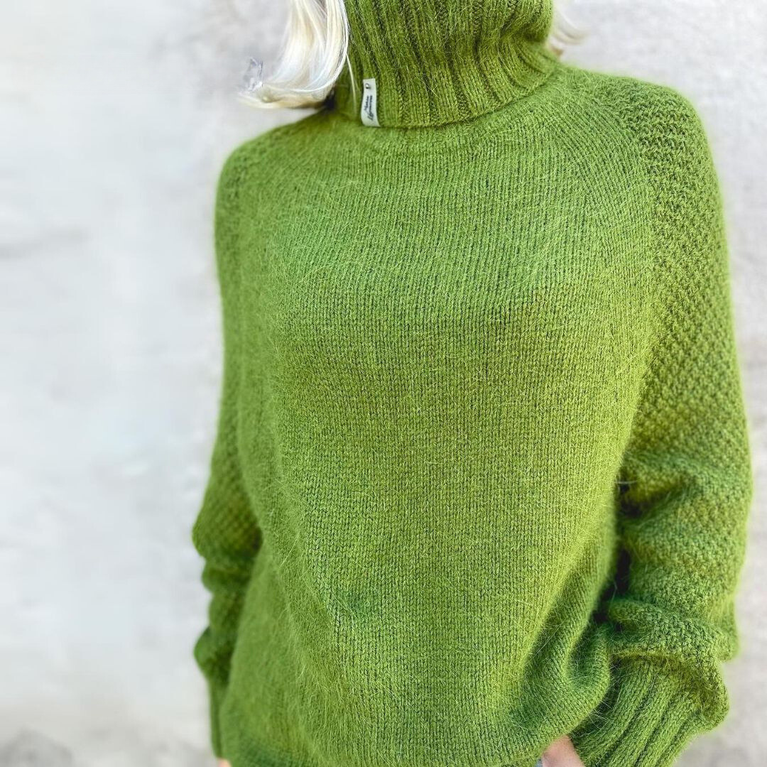 Eleganza™ | Elegant Turtleneck Angela Apple Green