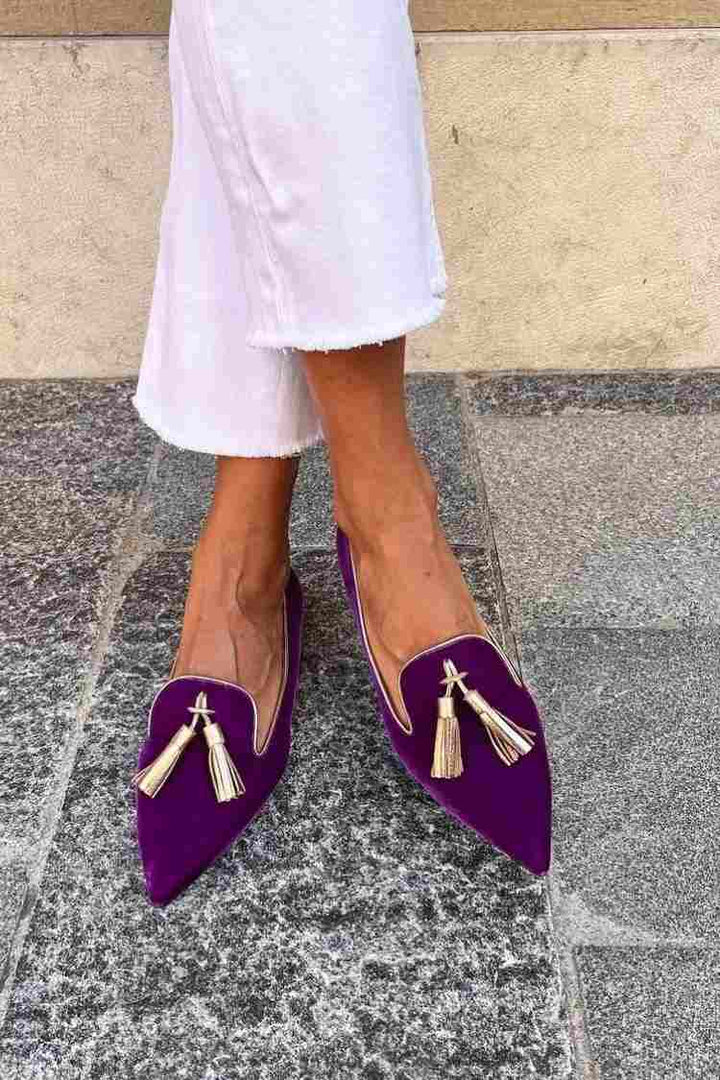 LOAFERS WITH ELEGANT TASSELS