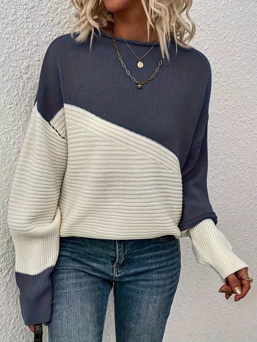 Zelda™ - Elegant Color Block Pullover