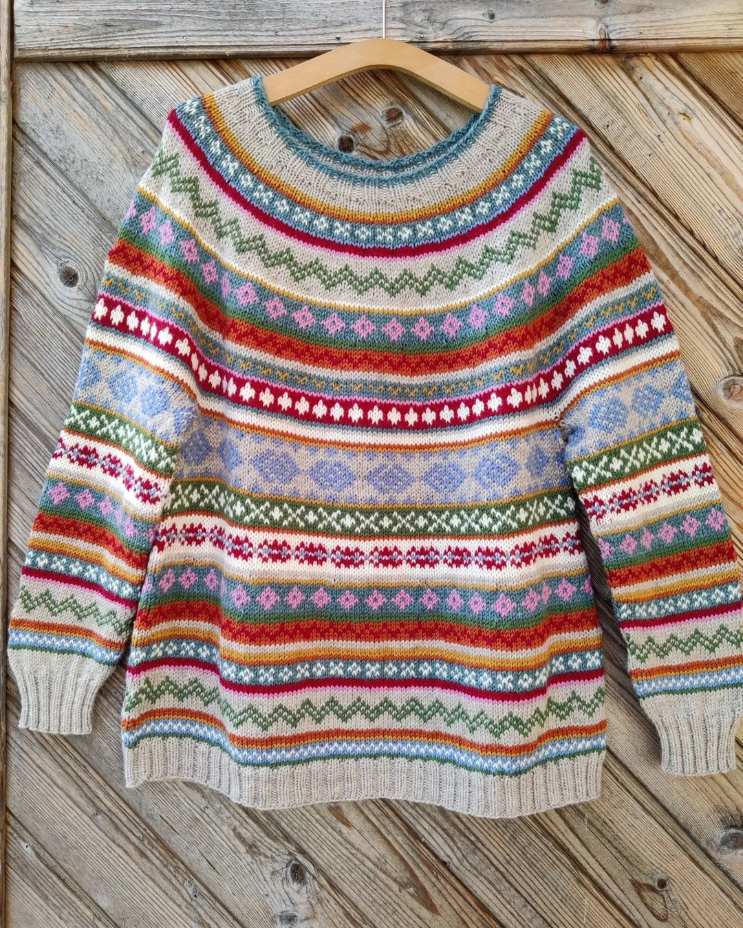 Fraja | Cuddly, fashionable sweater in contrasting colors