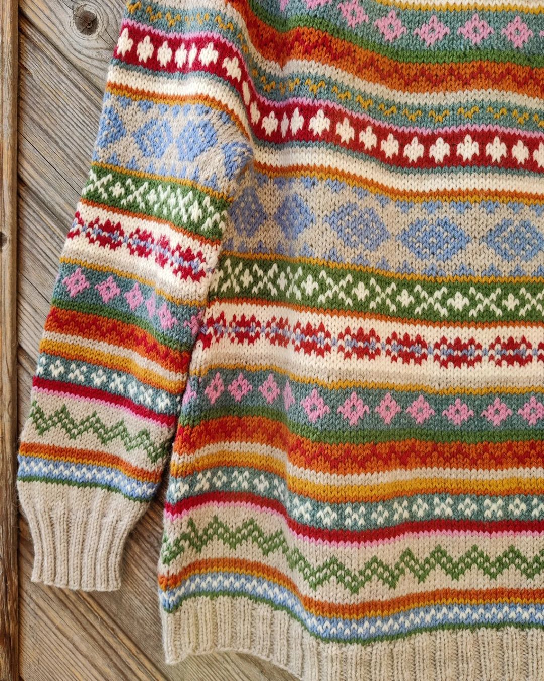 Fraja | Cuddly, fashionable sweater in contrasting colors