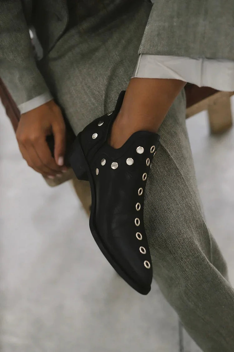 POINTED DECORATIVE ANKLE BOOT