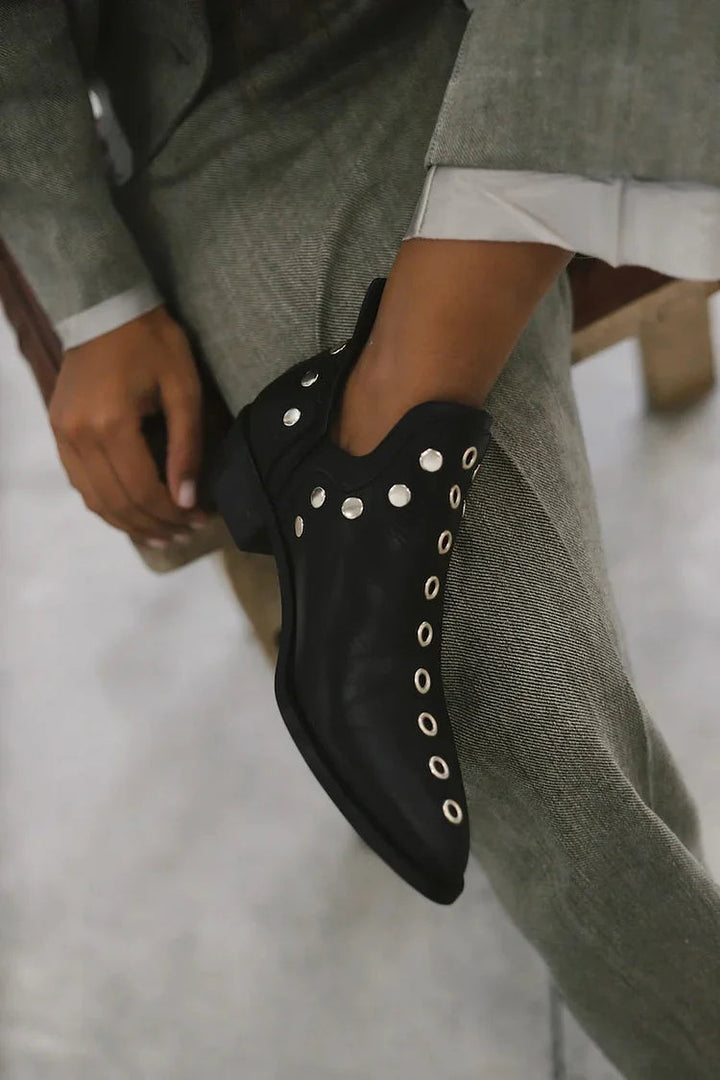 POINTED DECORATIVE ANKLE BOOT