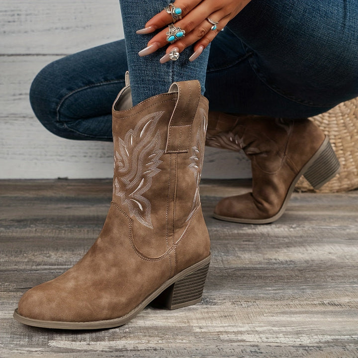 Women’s western boots for wide calves with an embroidered shaft