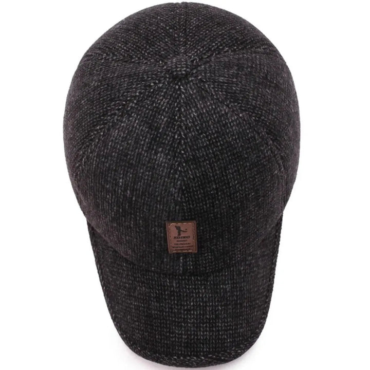 Klassische Wintermütze mit Ohrenschutz und Snapback-Design
