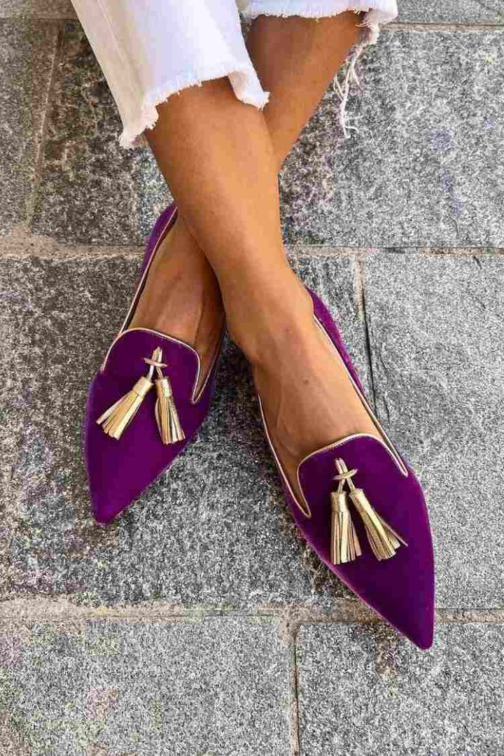 LOAFERS WITH ELEGANT TASSELS