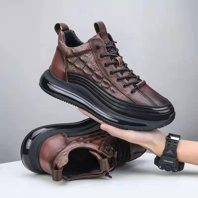 Men’s sneakers with crocodile embossing and laces