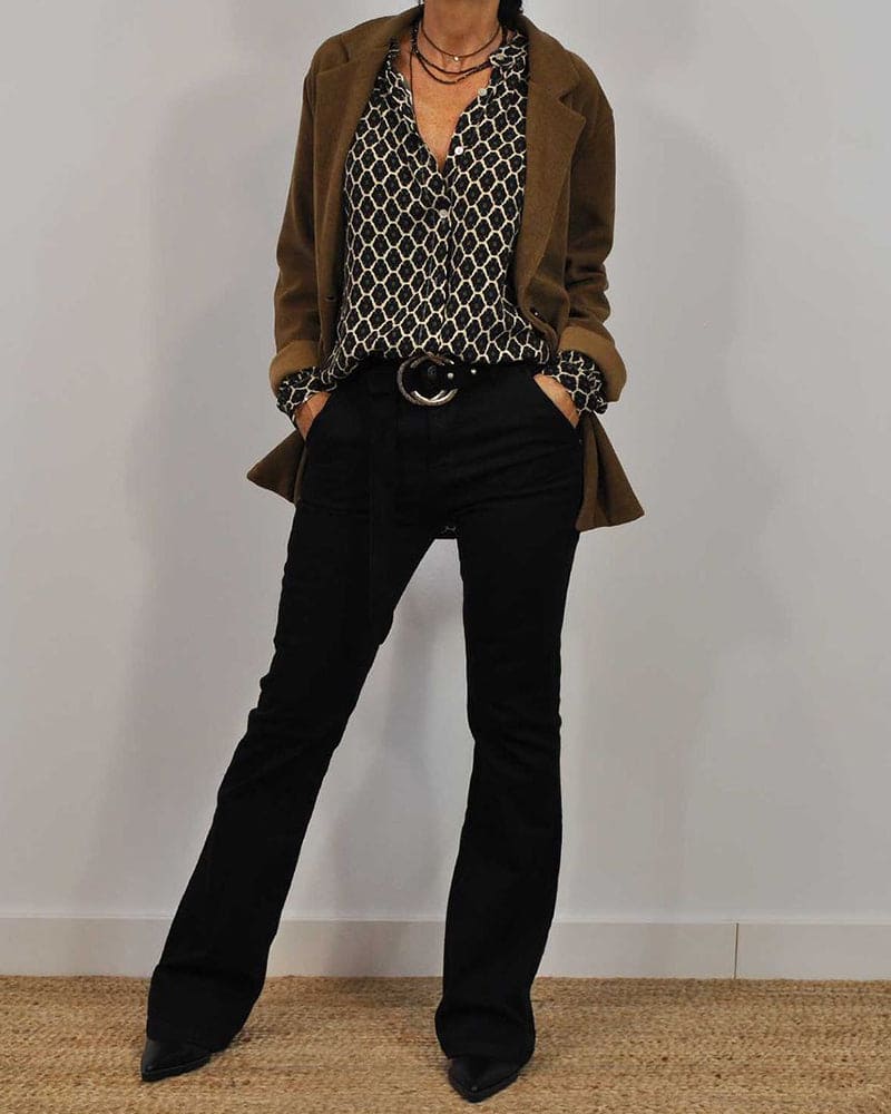 Emily - Relaxed V-Neck Midi Shirt