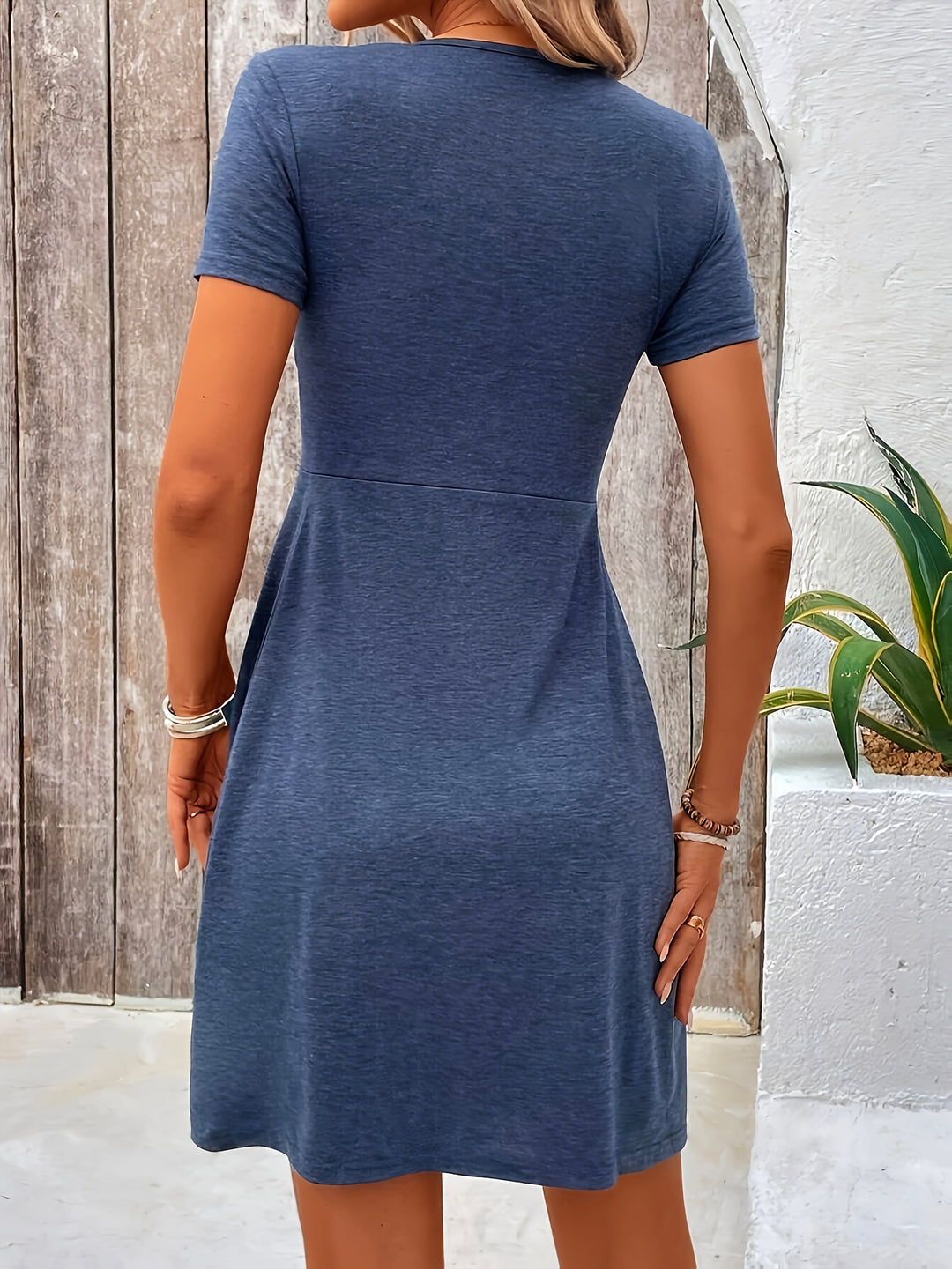 Feliz™ - Chic Dress with Twisted V-Neck