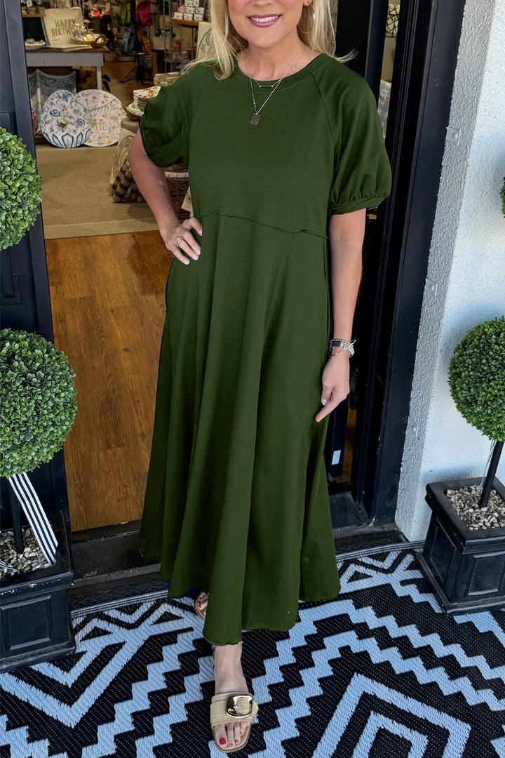 Elegant maxi dress with puff sleeves and a round neckline