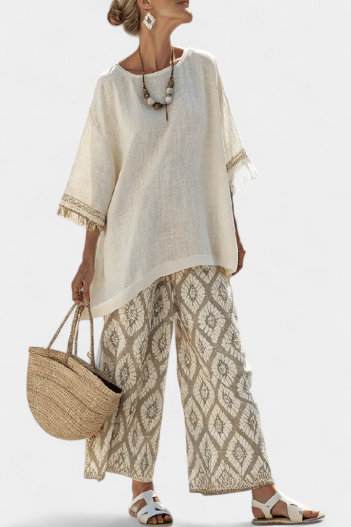 Ilaria – elegant top and casual trousers