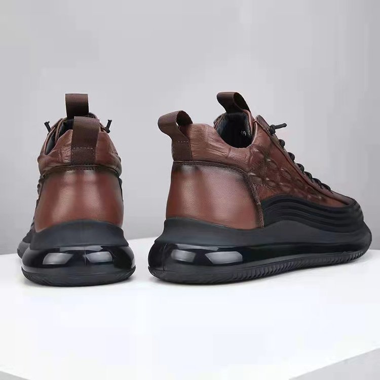 Men’s sneakers with crocodile embossing and laces