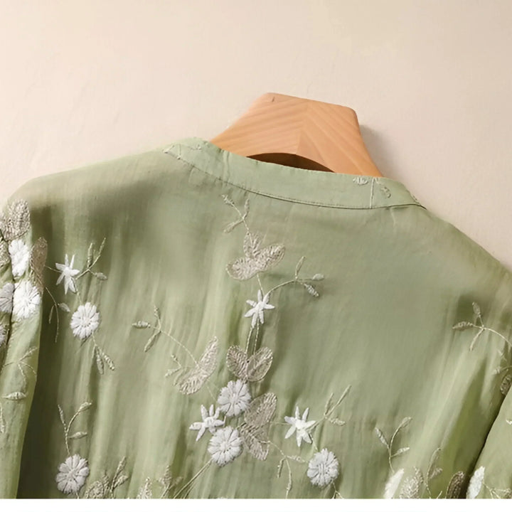 Emily™ - Cotton top with embroidered flowers