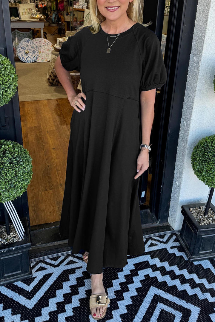Elegant maxi dress with puff sleeves and a round neckline