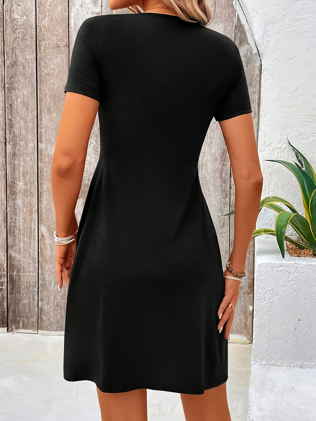 Feliz™ - Chic Dress with Twisted V-Neck