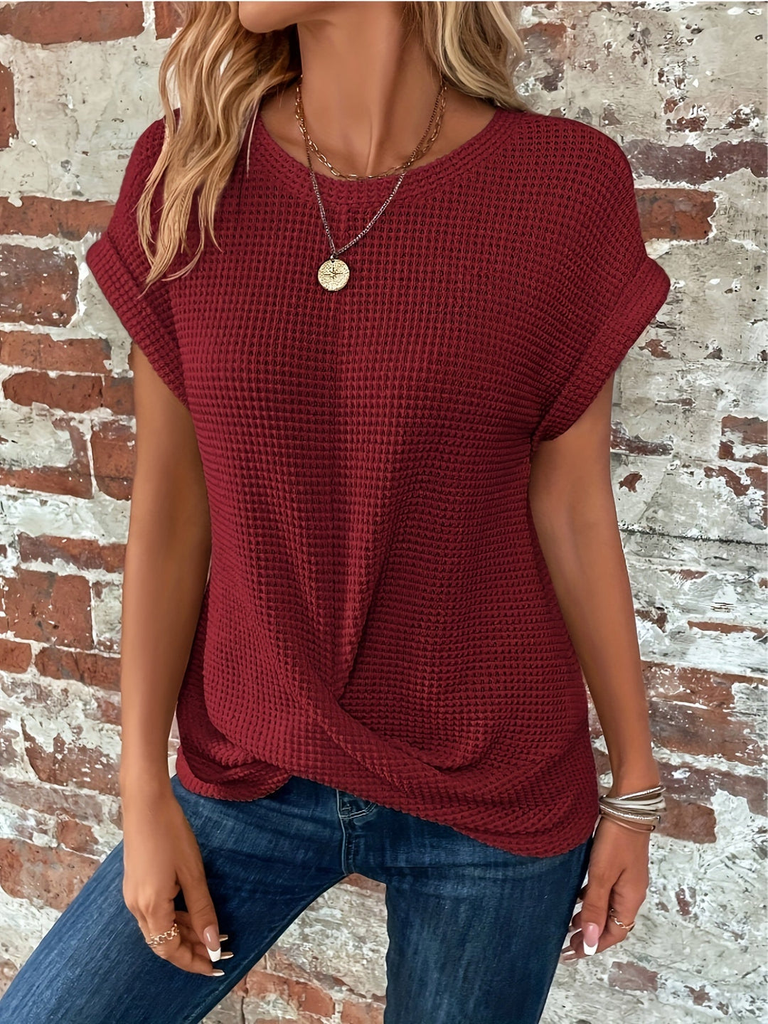 Lina - Classic short-sleeved women's top