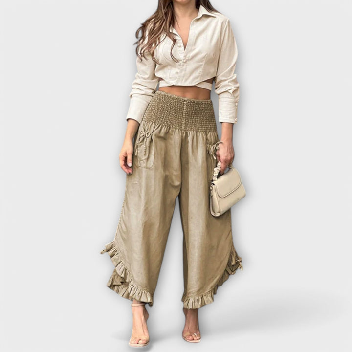 Jaya - Relaxed trousers with elegant pleat details