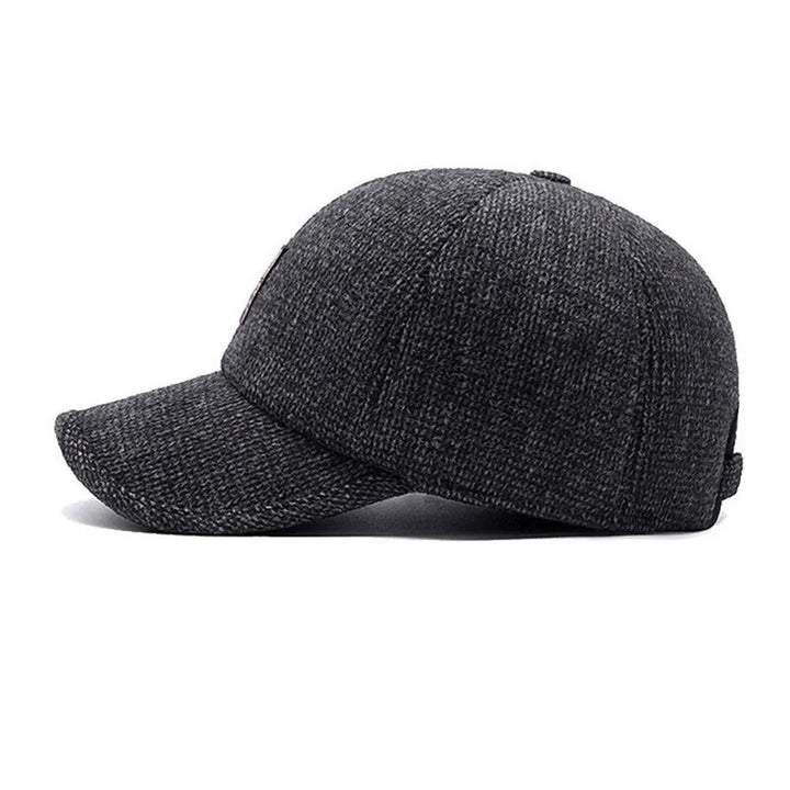 Klassische Wintermütze mit Ohrenschutz und Snapback-Design