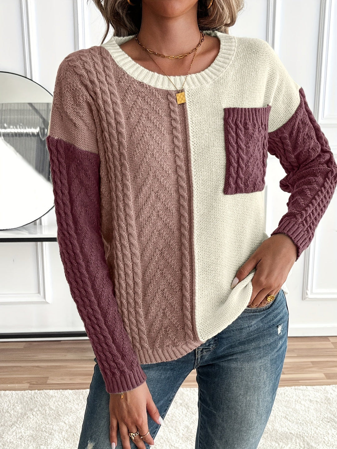 Delia | Women's crew-neck pullover with pocket