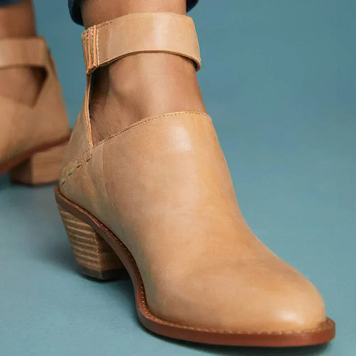 Livia™ | Comfortable leather sandal with heel