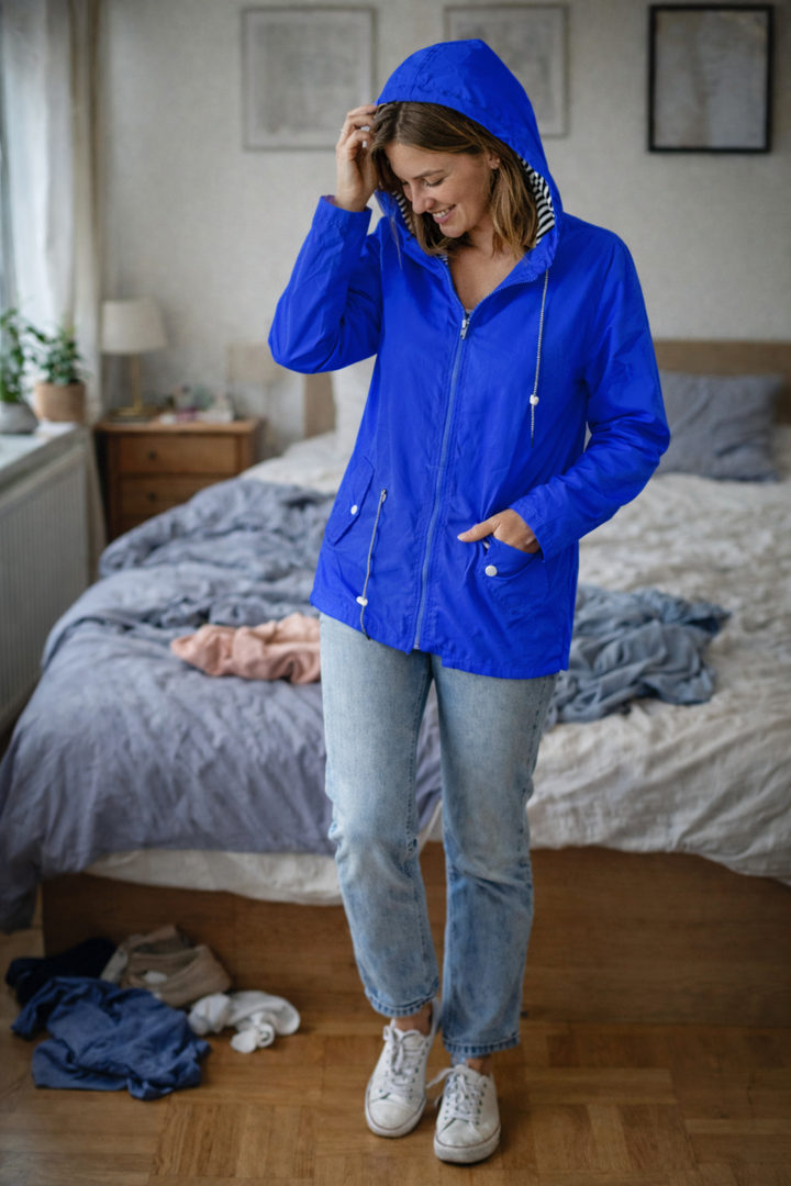 Women’s rain jacket with long sleeves, a hood, and pockets