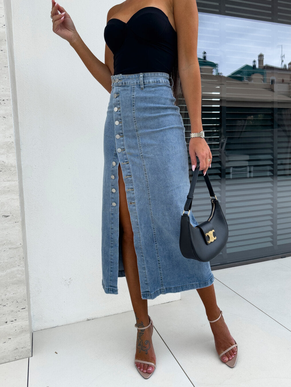 Chiara | Fashionable, figure-hugging denim skirt