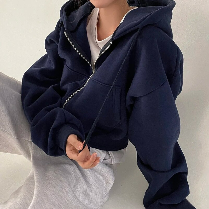 Women's oversized hooded jacket with zipper and pockets