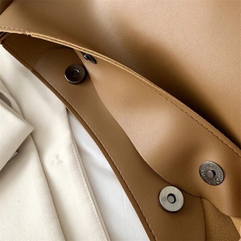 Asløg | Minimalist shoulder bag with a modern cut