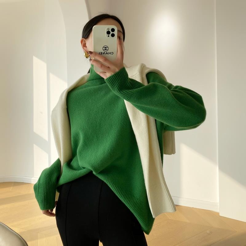 Women's Long-Sleeve Turtleneck Sweater