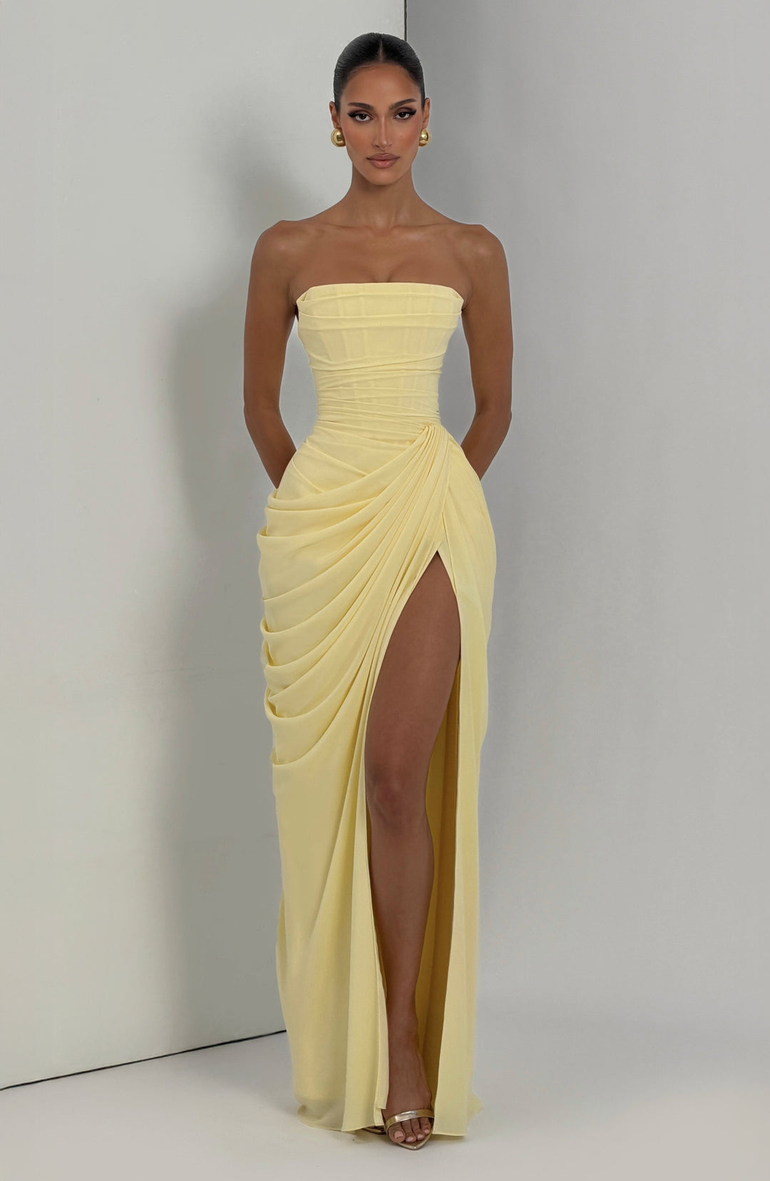 Olivia | Damen-Maxikleid mit Schnürung und seitlichem Schlitz