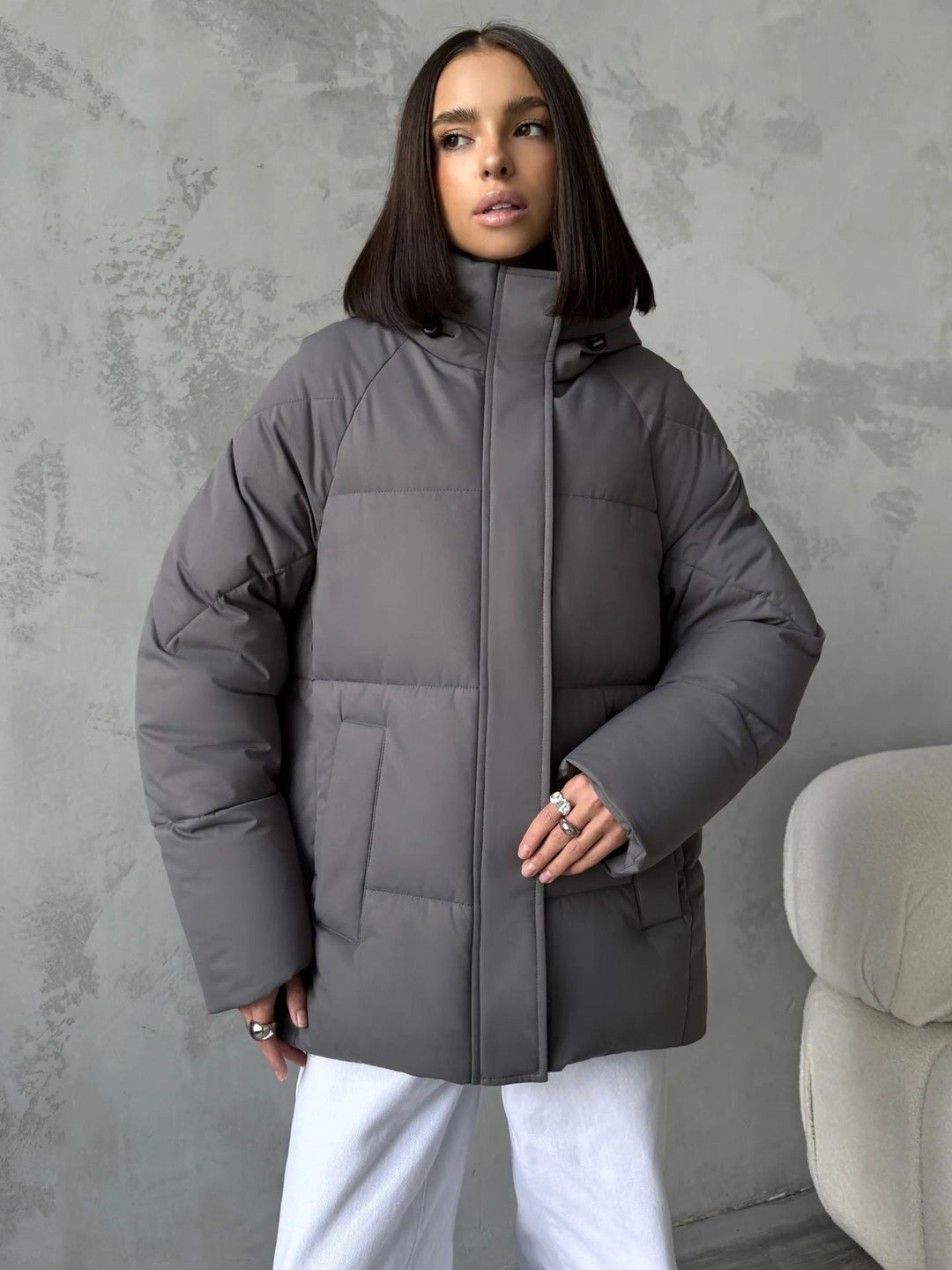 Women's oversized quilted jacket with a hood and integrated pockets