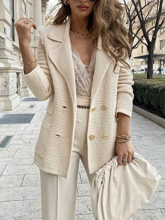 Women's knitted blazer with a double-breasted button fastening and notched lapels