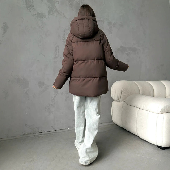 Women's oversized quilted jacket with a hood and integrated pockets