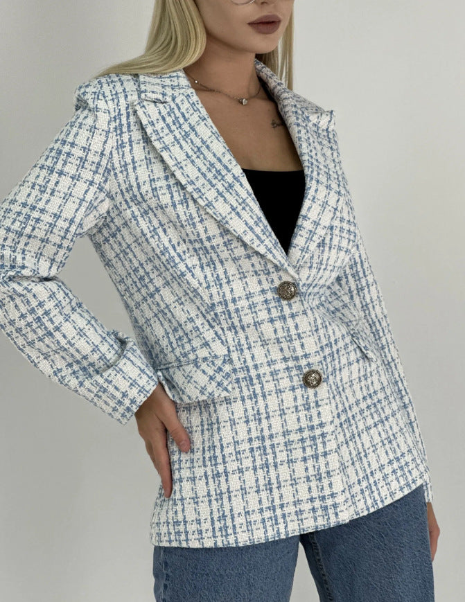 Women's blazer jacket with a tailored fit and elegant buttons
